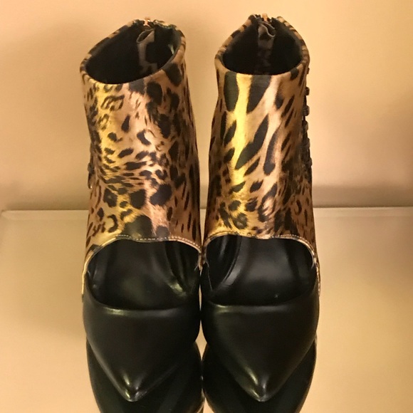 NWOB Leopard print & black pointy toe booties. - Picture 3 of 7